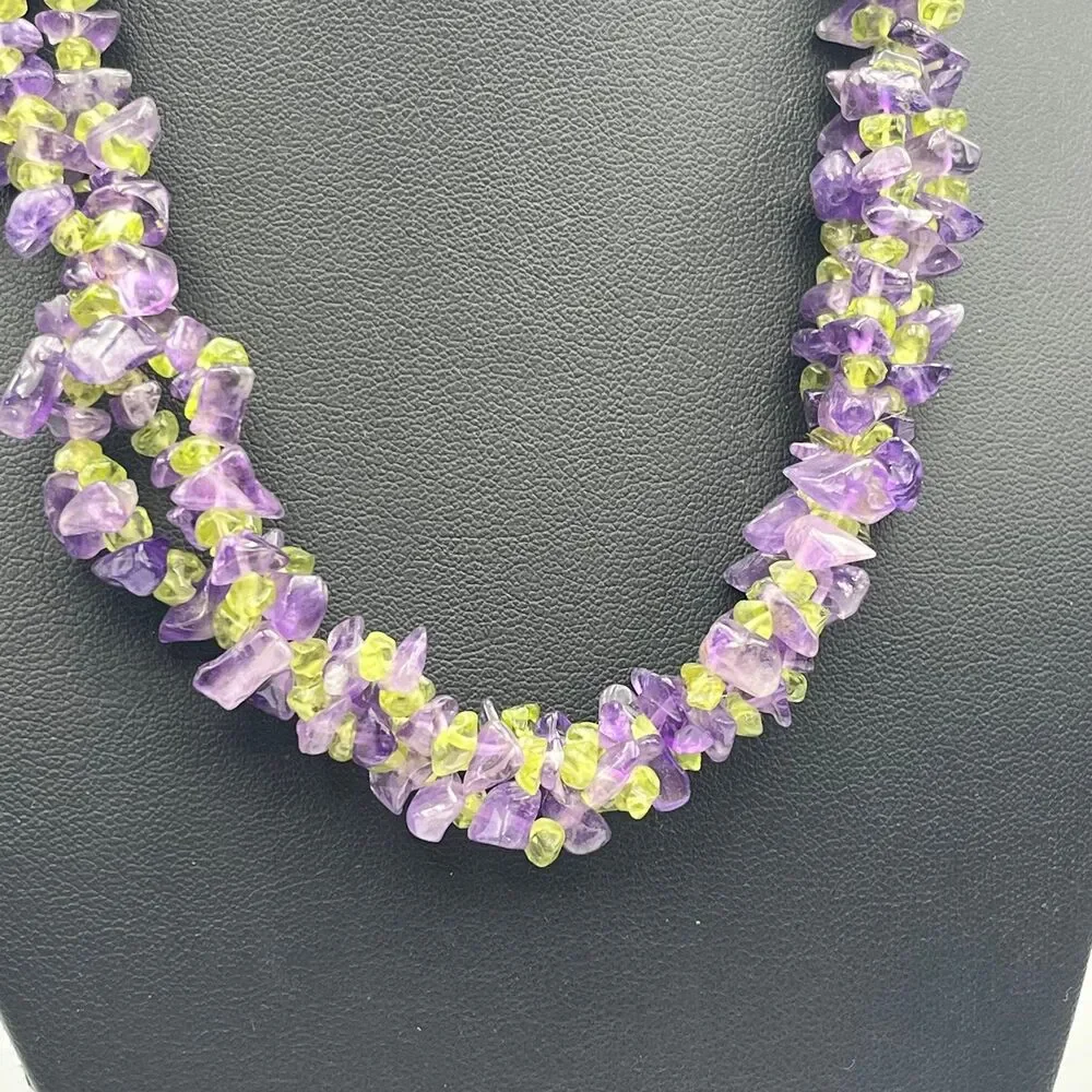 Woman’s vintage handmade Amethyst and peridot small chip twist Necklace - Picture 2 of 7